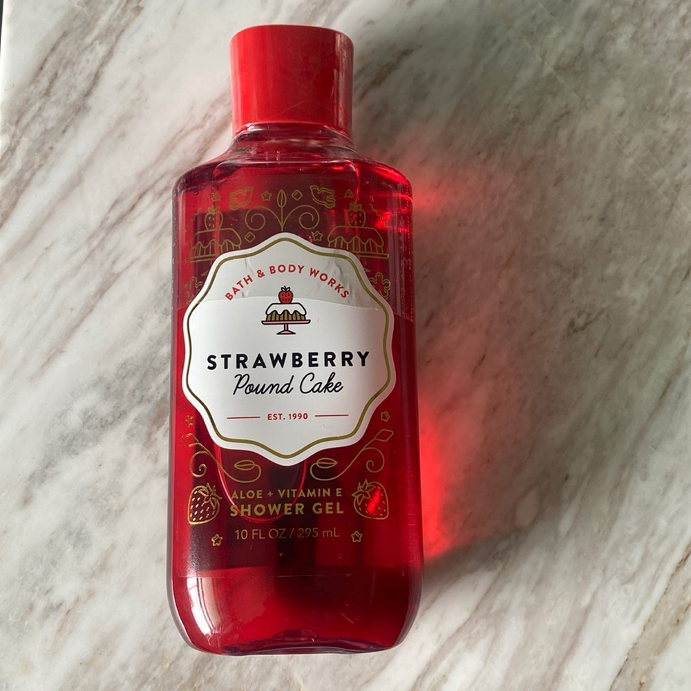 BATH & BODY WORKS STRAWBERRY POUND CAKE SHOWER GEL